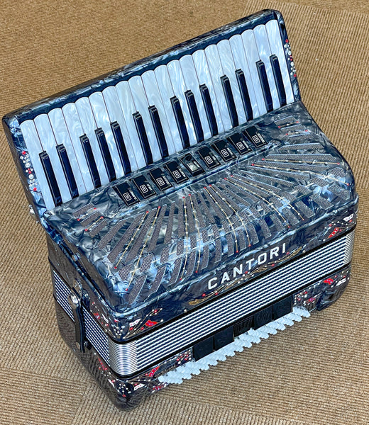 Cantori 4 voice Musette 96 bass 34 key piano accordion hand made reeds