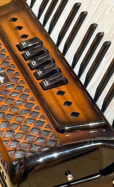 Beltuna Studio III 72b 3 voice piano accordion - second hand