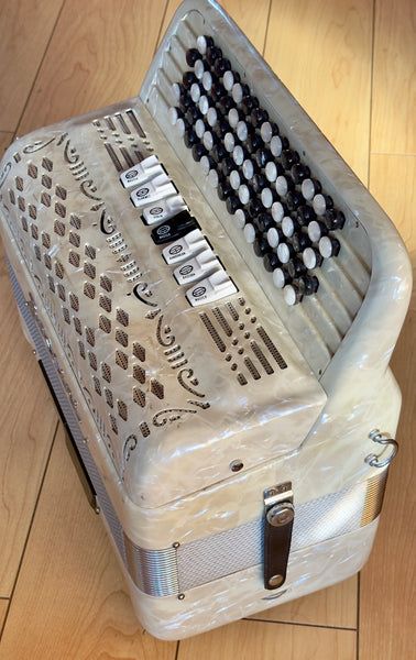 Borsini 3 voice Musette C System Accordion - 96 bass