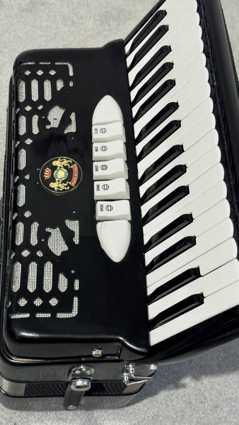 Guerrini 34 key 3 voice 80 bass piano accordion