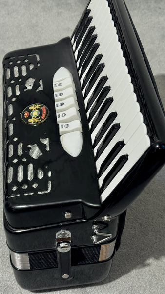 Guerrini 34 key 3 voice 80 bass piano accordion