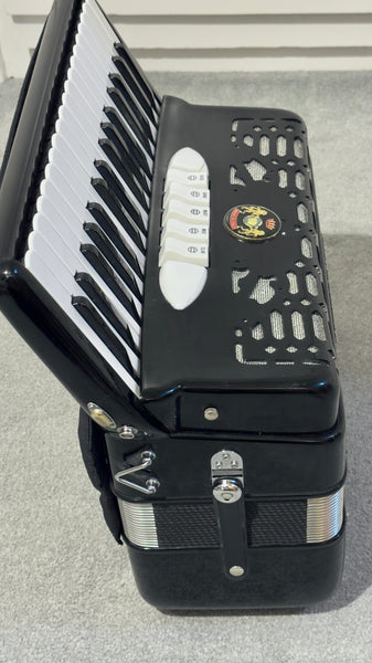 Guerrini 34 key 3 voice 80 bass piano accordion