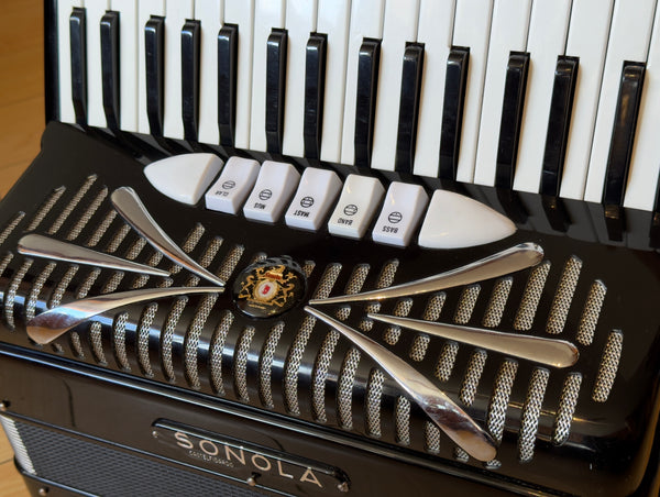 Sonola 72 bass 3 voice piano accordion - Second Hand