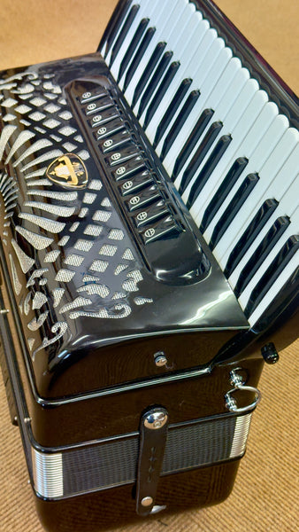 Pigini P118 4 voice musette 120 bass piano accordion - second hand