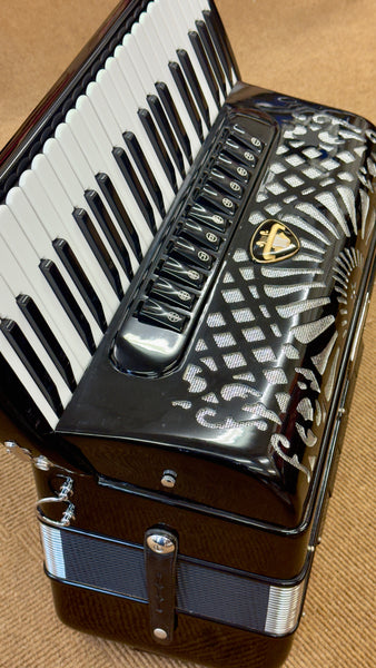 Pigini P118 4 voice musette 120 bass piano accordion - second hand