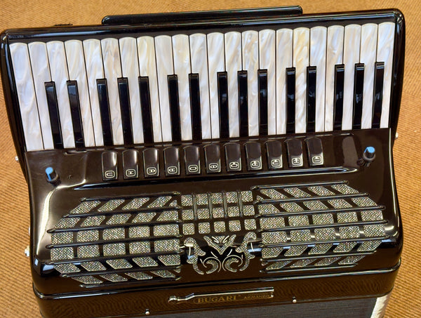 Bugari 251 CHC 4 voice 37 key 96 bass double cassotto piano accordion second hand