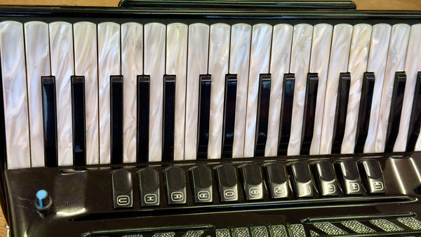 Bugari 251 CHC 4 voice 37 key 96 bass double cassotto piano accordion second hand