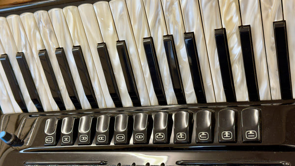 Bugari 251 CHC 4 voice 37 key 96 bass double cassotto piano accordion second hand