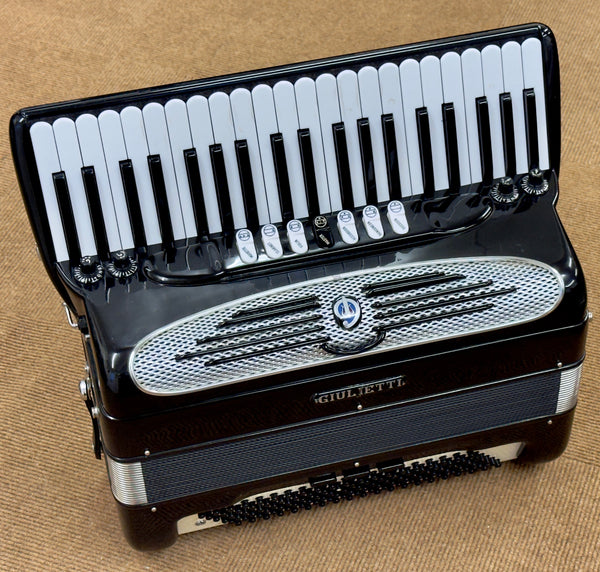 Giulietti Classic 47 4 voice musette 120 bass piano accordion