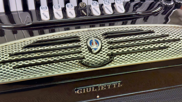 Giulietti Classic 47 4 voice musette 120 bass piano accordion