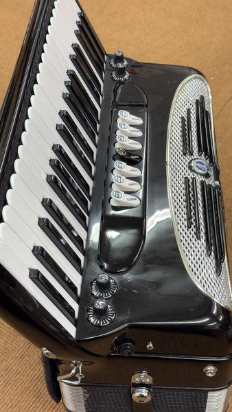 Giulietti Classic 47 4 voice musette 120 bass piano accordion