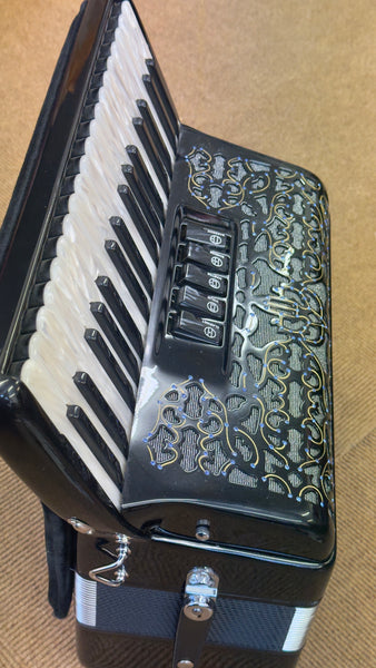 Vignoni Ravel II 3 voice piano accordion - second hand