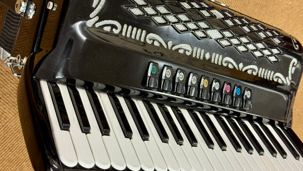 Borsini 41 key 4 voice musette, 120 bass piano accordion - Second Hand