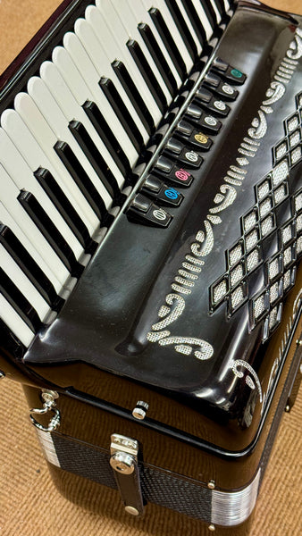Borsini 41 key 4 voice musette, 120 bass piano accordion - Second Hand