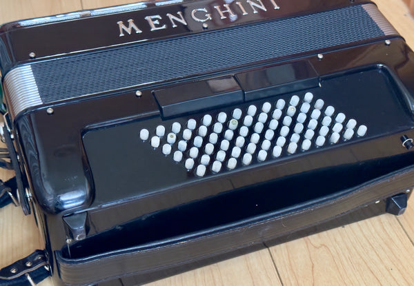 Menghini 34 key 72 bass piano accordion second hand