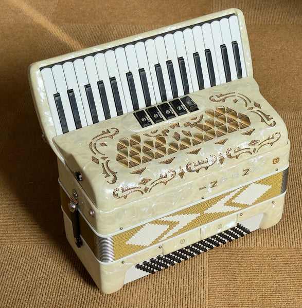 Brandoni 34 key 3 voice 96 bass piano accordion second hand