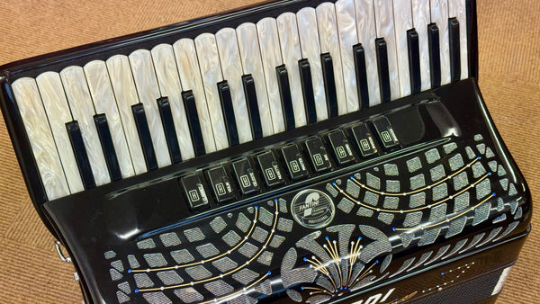 Fantini 37 key 96 bass 4 voice piano accordion second hand