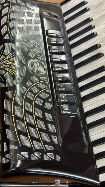 Fantini 37 key 96 bass 4 voice piano accordion second hand