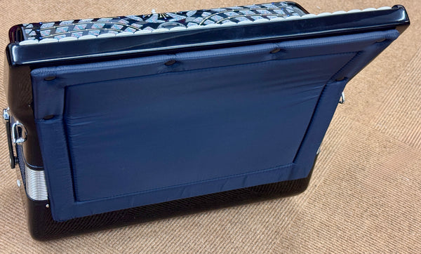 Fantini 37 key 96 bass 4 voice piano accordion second hand