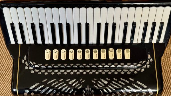 Zero Sette 120 bass 4 voice double octave Piano Accordion - Second Hand - The Reed Lounge