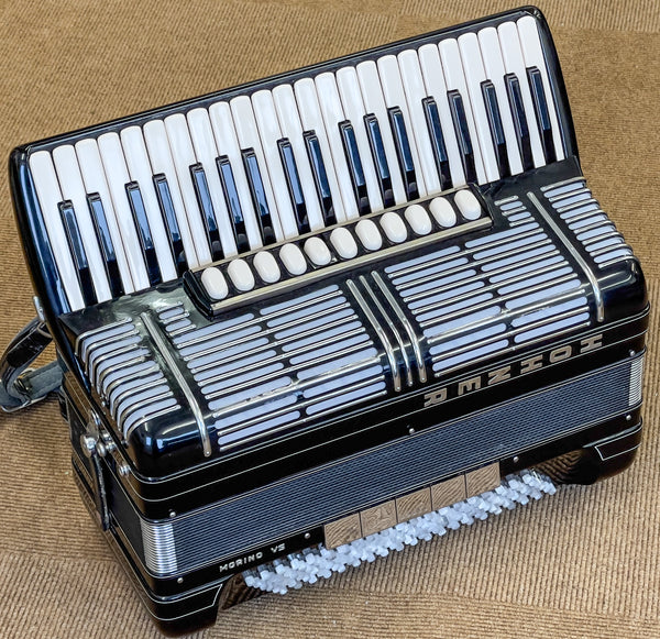 Hohner Morino VS vintage piano accordion