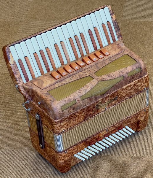 Bugari Folk Burr Elm 96 bass Deluxe piano accordion