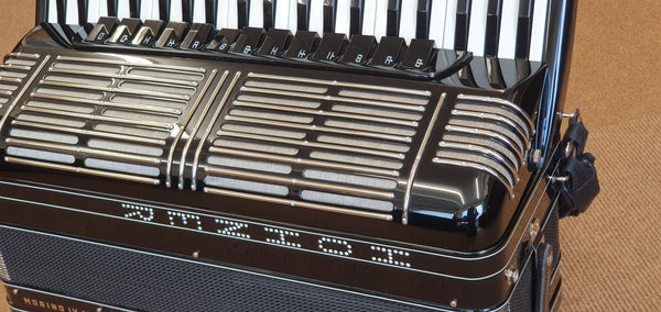 Hohner Morino IV 120 bass tremolo piano accordion