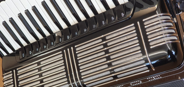 Hohner Morino IV 120 bass tremolo piano accordion