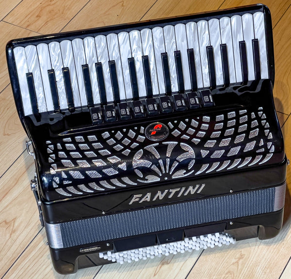 Fantini 37 key 96 bass 4 voice piano accordion second hand